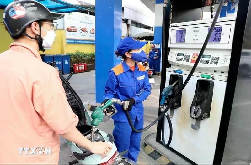 Viet Nam tunes up petrol prices from 3pm on June 26