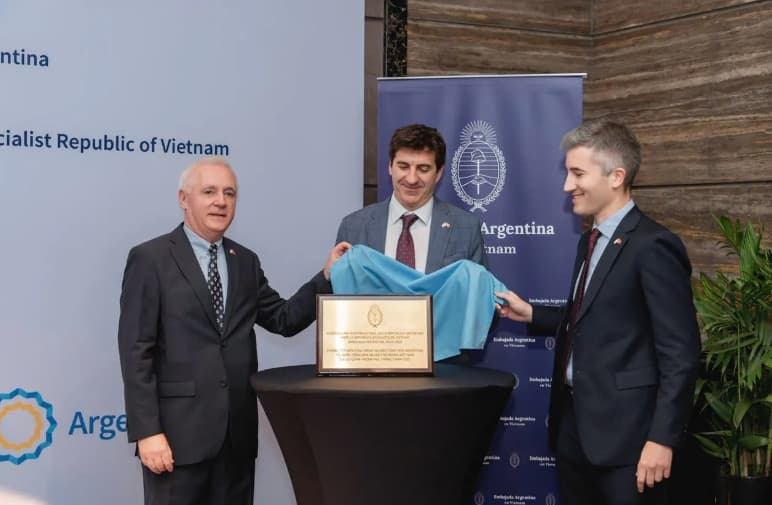 Argentina opens agricultural-industrial affairs office in Hanoi