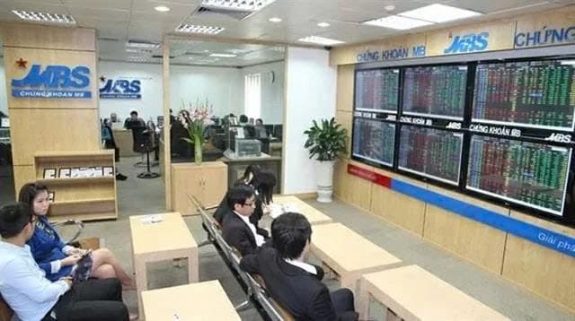 Securities enterprises hike fees amid new Value-Added Tax (VAT) law