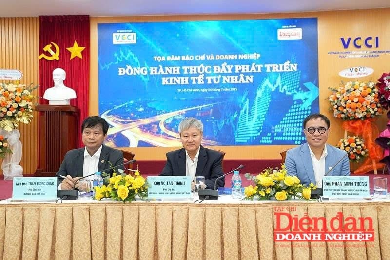 Press accompanies businesses to promote private sector development