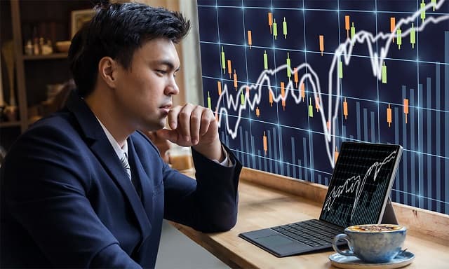 Which currencies may challenge the US dollar in the future?