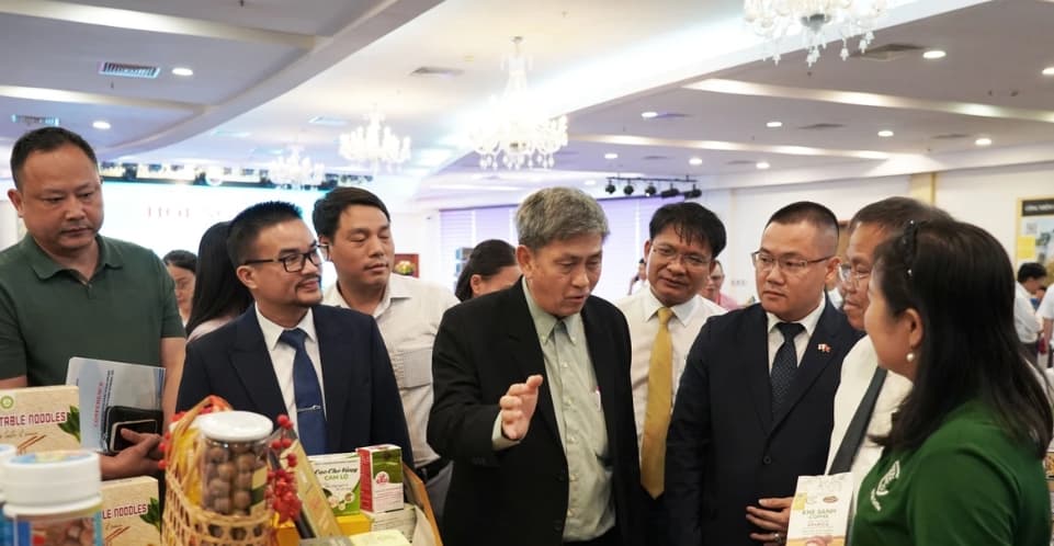 Quang Tri fosters trade ties between domestic and int'l businesses