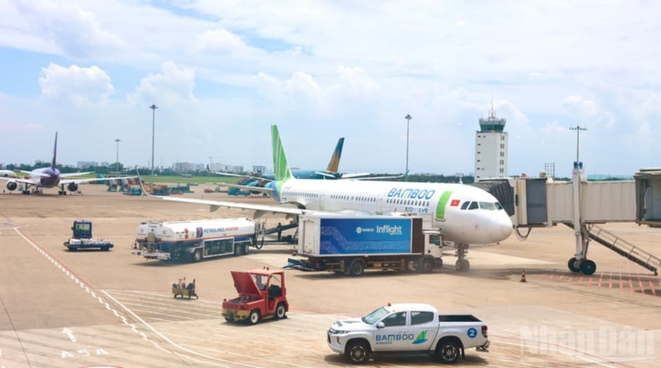 Viet Nam’s aviation sector sees strong recovery in first half