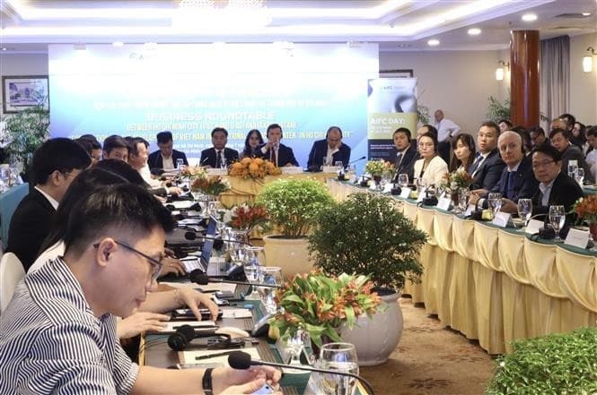 Ho Chi Minh City, Kazakhstan promote cooperation in developing Viet Nam Int’l Financial Centre
