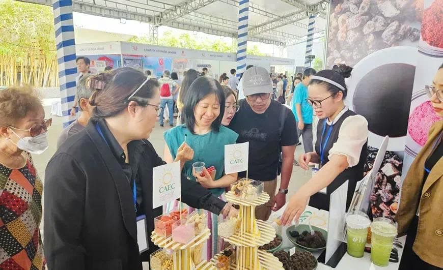 US farm produce showcased in Vietnam, signaling increasing import