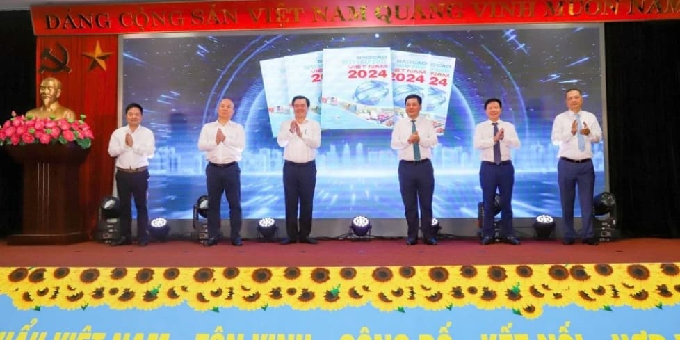 MoIT honours export achievements, unveils Viet Nam import-export report