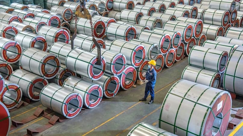 Vietnam's manufacturing sector returns to growth after 4 months as new orders rise