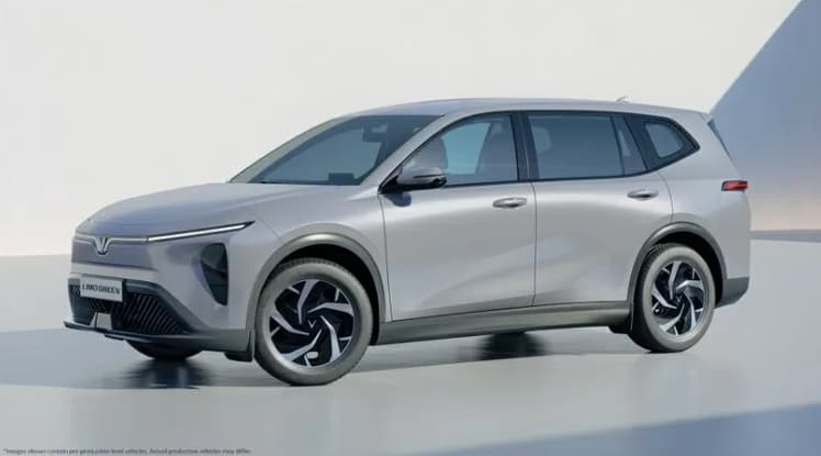 Vietnamese automaker VinFast delivers first batch of limo green electric MPVs