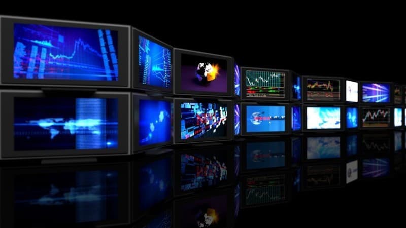 Viet Nam sees sharp rise in new securities accounts amid market peak