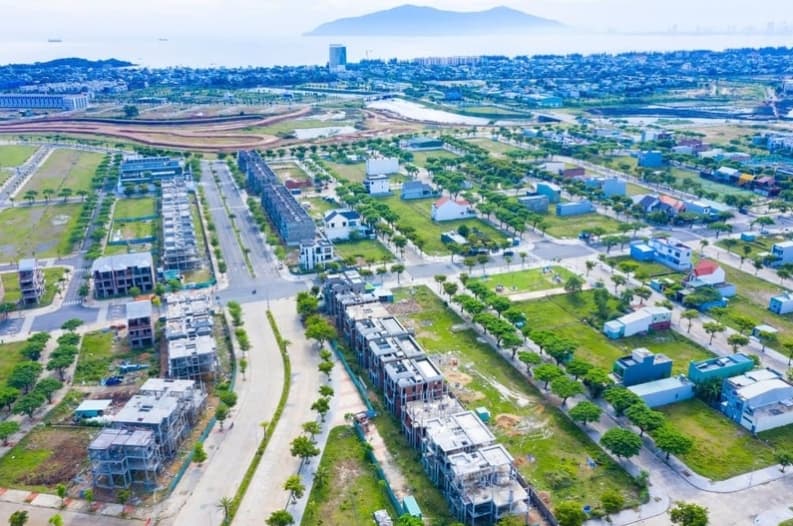 Investment wave returns, land prices in central Vietnam hub Danang hit new highs