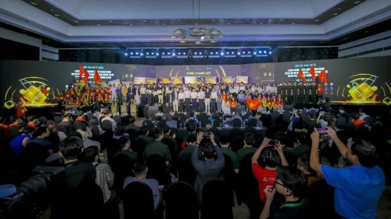 Young Vietnamese talents make breakthroughs with blockchain