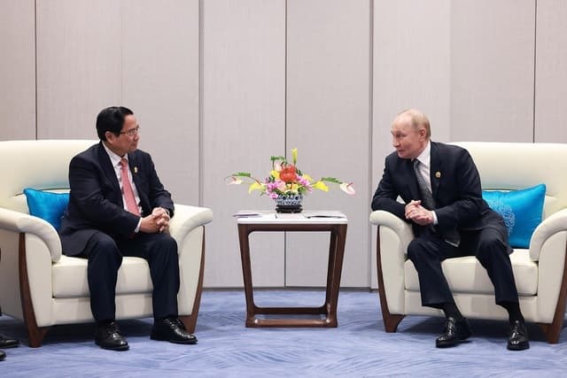 Prime Minister Pham Minh Chinh Meets Russian President Putin in Tianjin