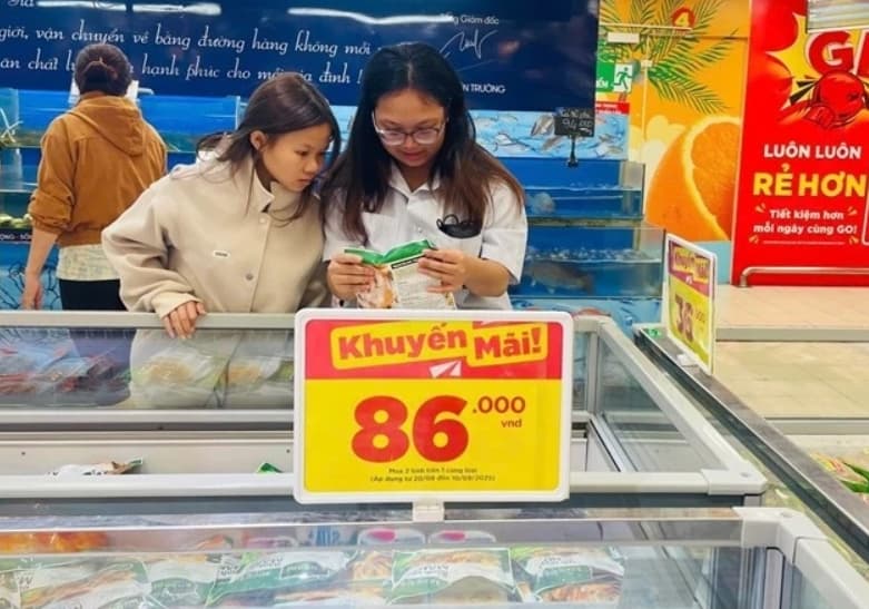 Viet Nam tops ASEAN in consumer sentiment: UOB report