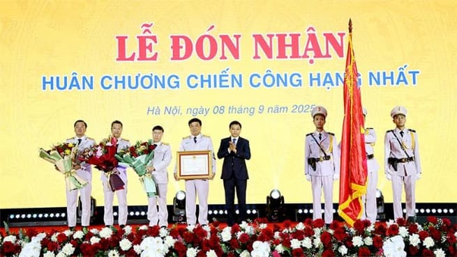 Vietnam Customs Receives First-Class Feat of Arms Order
