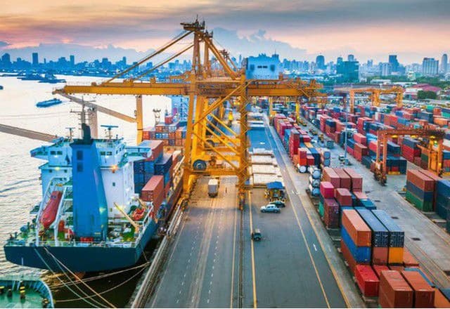Viet Nam's trade volume nears US$600 billion in January-August period