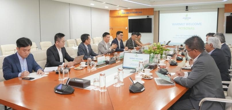 Malaysia's Petronas, Vietnam's PV Gas seek to deepen ties in LNG