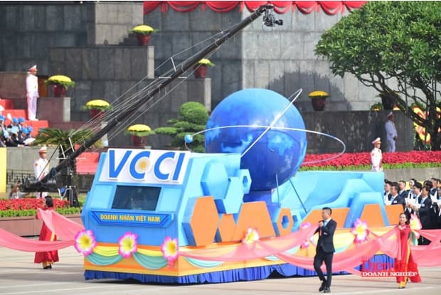 Vietnamese Business Bloc Parades on National Day September 2: Imprints on the Great Festival of the Nation