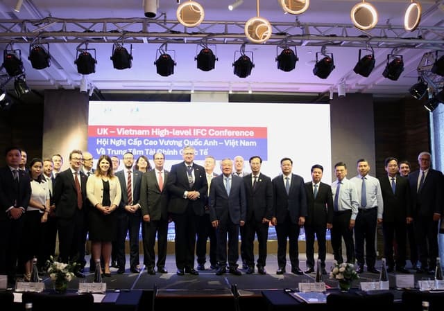 UK stands ready to support Viet Nam to develop financial services: London Lord Mayor