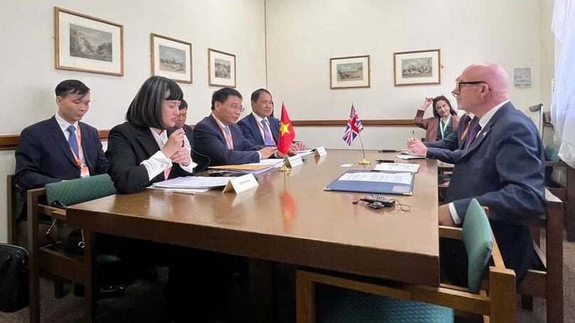 Vietnam pledges favorable conditions for UK businesses