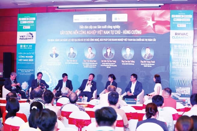 Vietnam Aims for Self-Reliant, Strong Industry