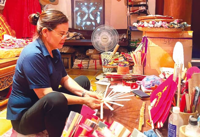 Tay Phuong Commune Aims to Be Craft Village Center