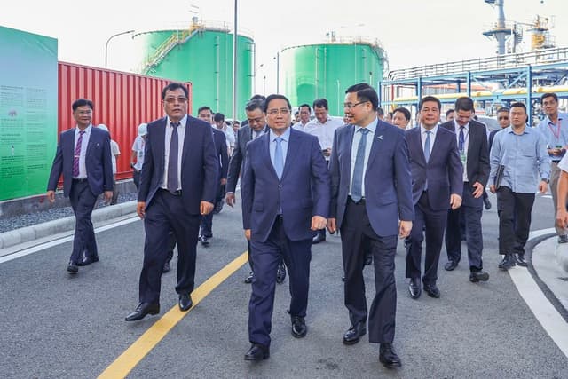 Viet Nam inaugurates first LNG power plants, marking shift toward cleaner energy