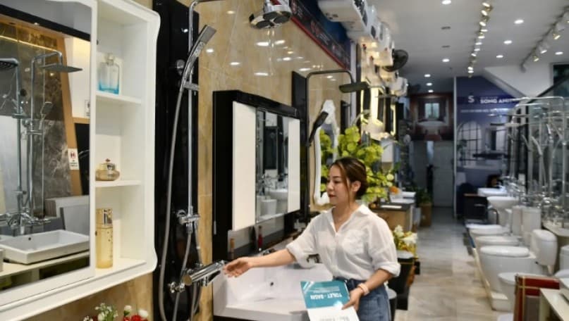 Tet renovation rush strains Hanoi crews, lifts finishing material costs prices