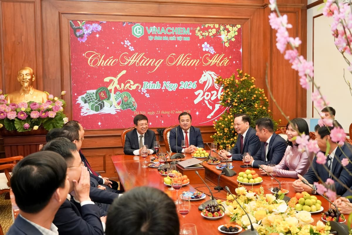 VCCI President Hồ Sỹ Hùng Extends Lunar New Year Greetings to Vinachem and VIMC