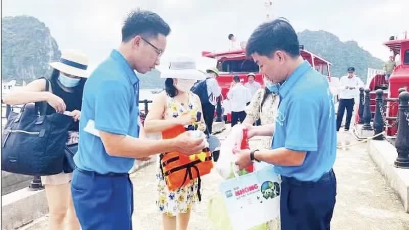 Solutions to reduce plastic waste in tourism