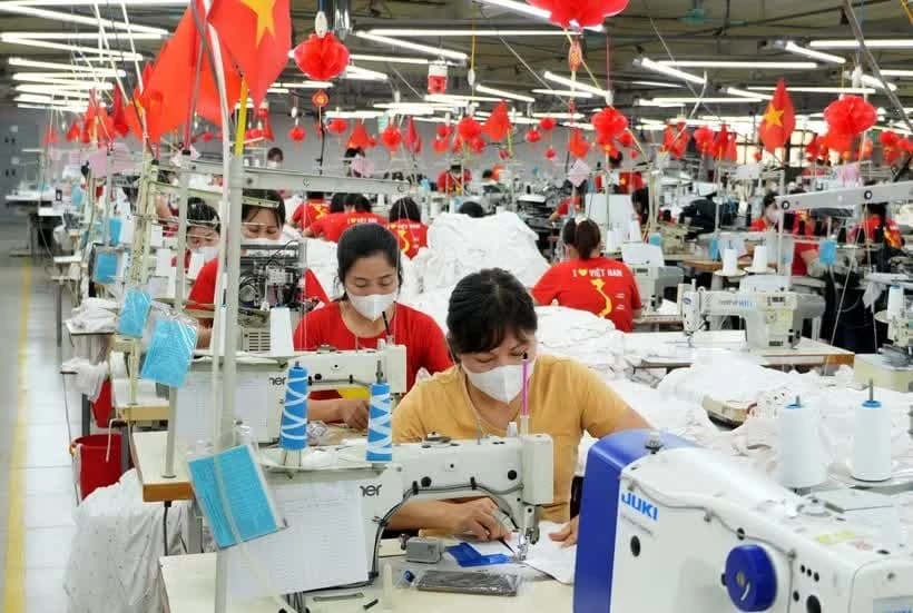 Moody's lifts Vietnam's outlook to 'positive' on reform drive