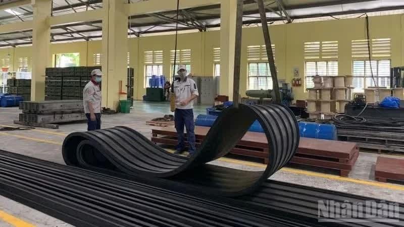 41,600 firms resume operations in first four months of 2026