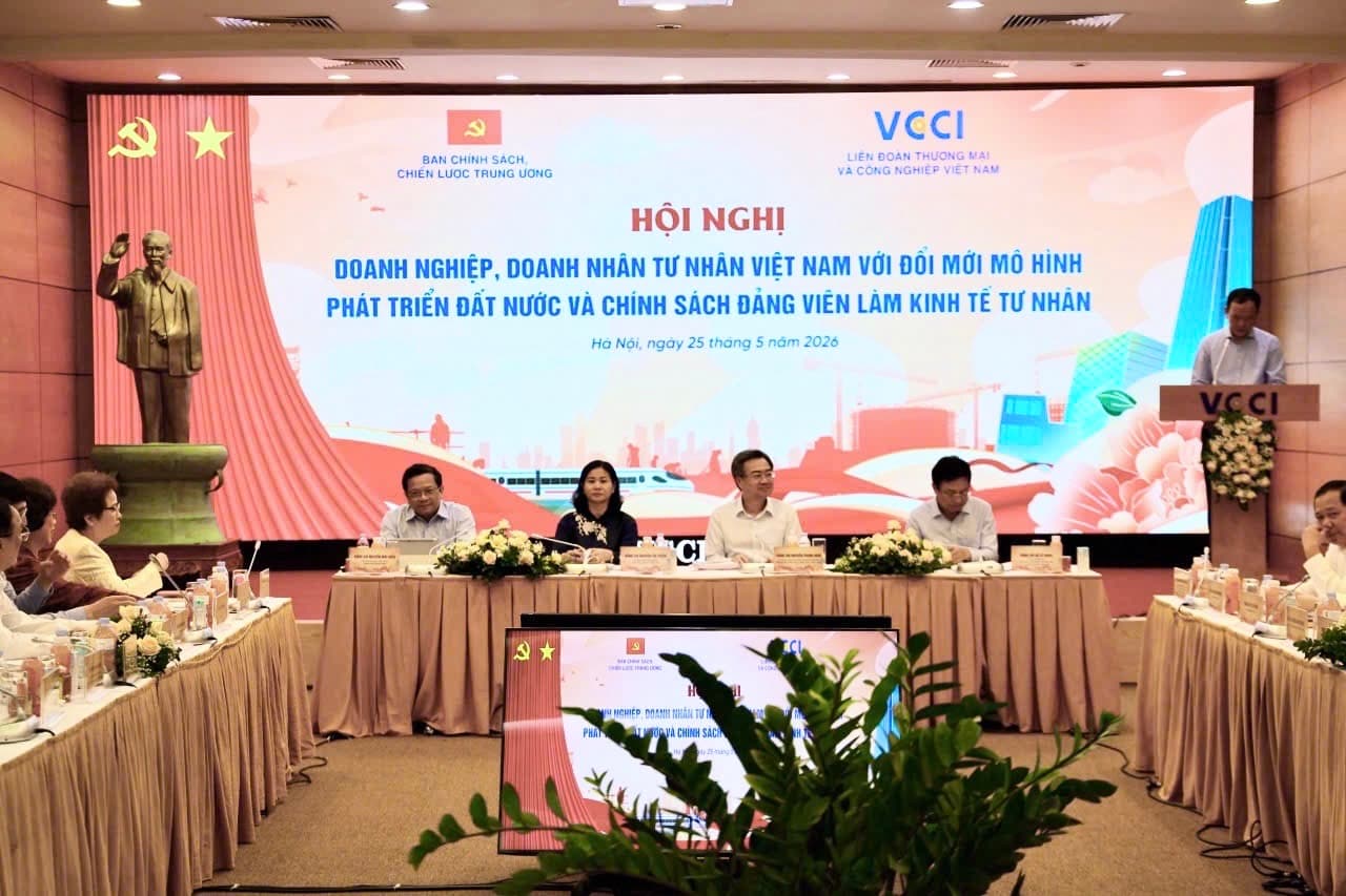 Conference on “Vietnamese Private Enterprises and Entrepreneurs in Renewing the National Development Model and Party Membership Policies for Private Economic Activities”
