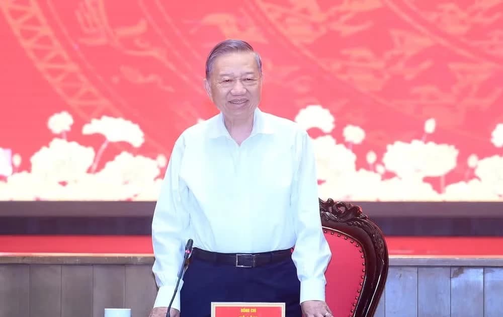 Top leader urges Ha Noi to pursue faster, higher-quality growth