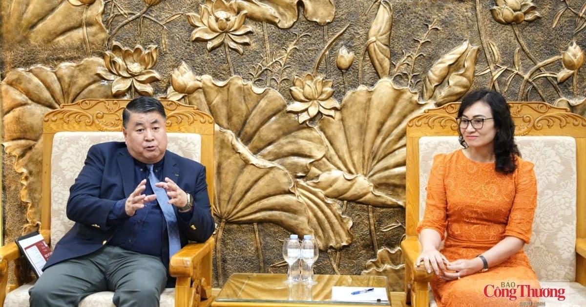 MoIT, Central Retail boost cooperation to promote Vietnamese goods globally
