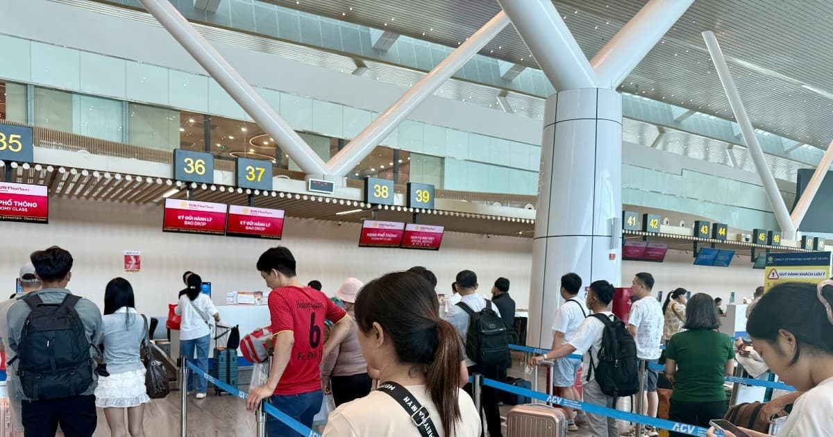 Vietnam's international air passenger traffic rises 15.4% in 6M