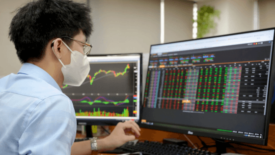 25 of 36 equity funds in Vietnam increase cash holdings in July