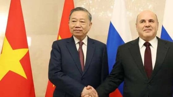 Vietnam, Russia should promote more balanced two-way investment: Party chief