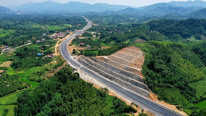 Expressway to China border gets finishing touches