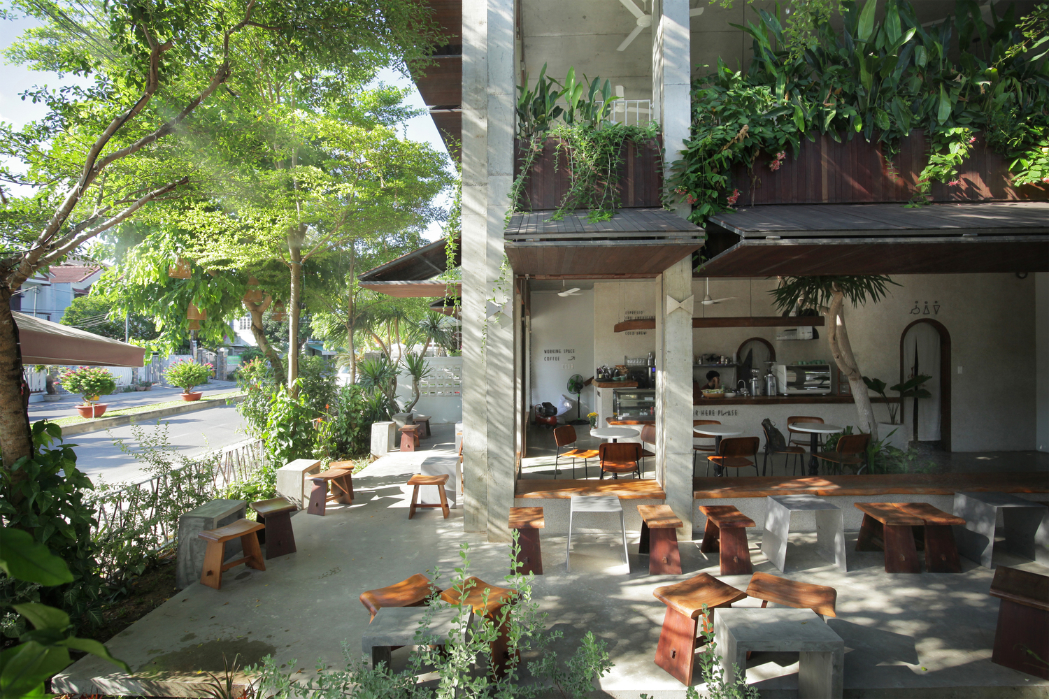 Hoi An coffee shop connects guests with nature