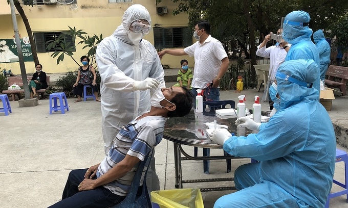 HCMC tests thousands in Covid-19 precautionary measure