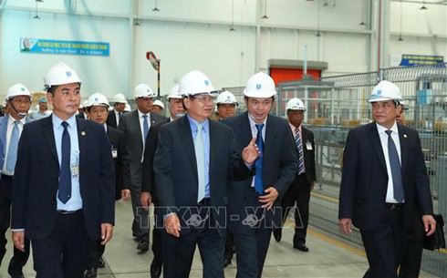 Lao PM learns about Vietnam’s development experience