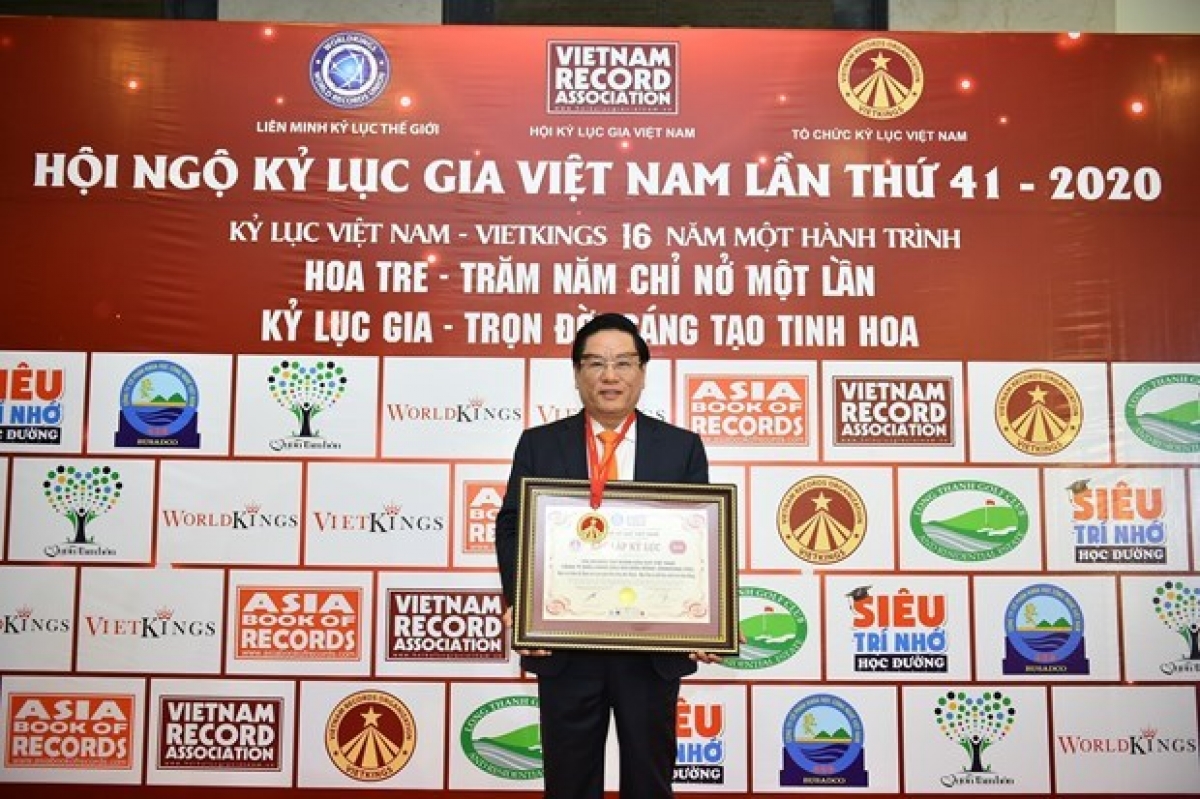 Biendong POC’s flag-salute ceremonies set Guinness Vietnam record