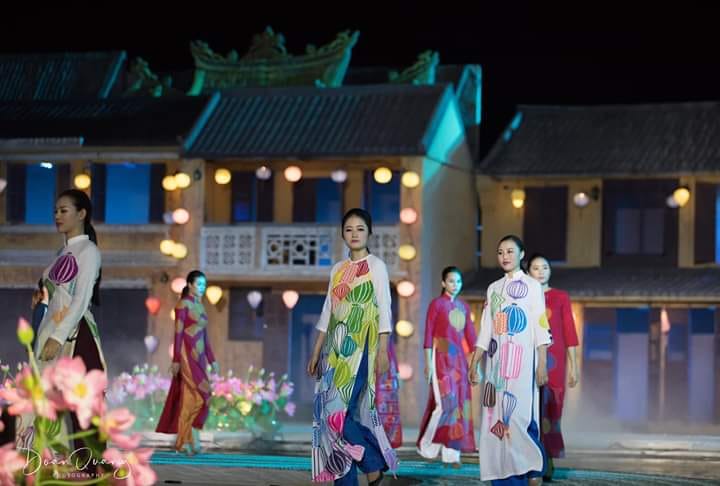 Ministry of Culture, Sport and Tourism Portal - Fashion - Vietnamese ao dai  is highly appreciated at Miss Universe contest