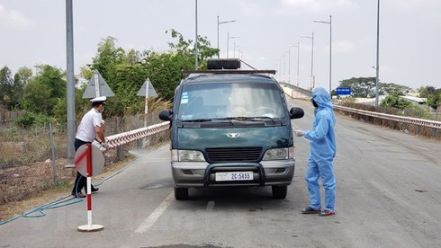 border cambodia covid stable amid outbreak remains vietnam across trade disinfecting gate goes truck through before