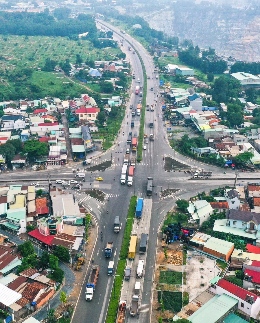 Bridge between Saigon downtown and Thu Thiem opens to traffic - VnExpress  International