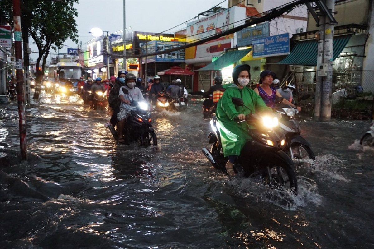 Heavy rain submerges Thu Duc district in Ho Chi Minh City