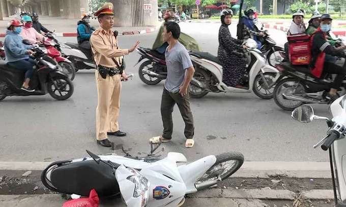 Vietnamese traffic police could get guns soon